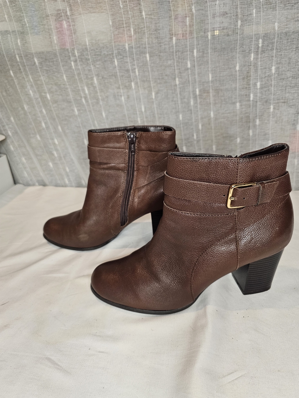 Cole Haan Signature Brown Peebled Leather Ankle Booties with Buckle Detail. Sz 8